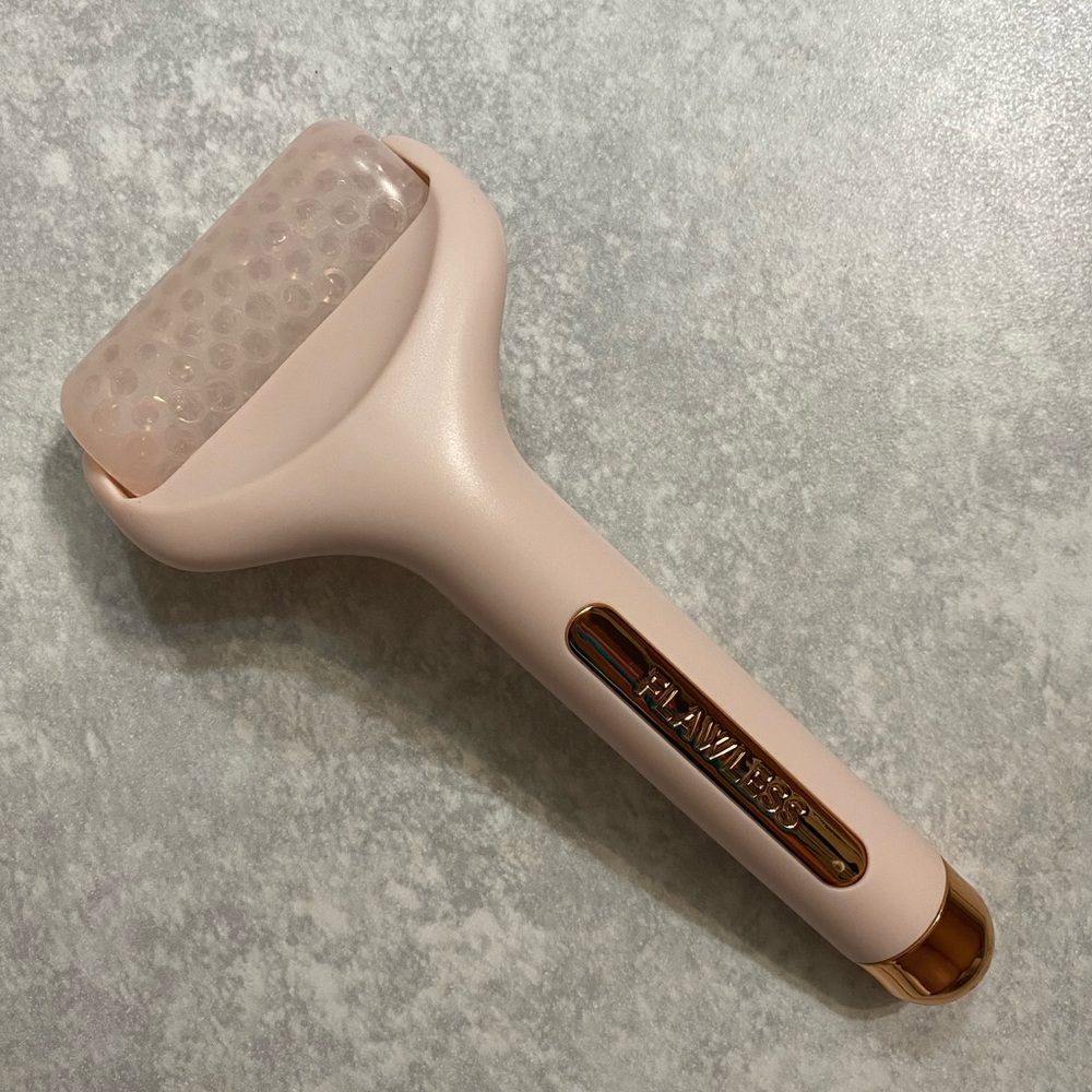 Finishing Touch Flawless Ice Roller Pink & Rose Gold
